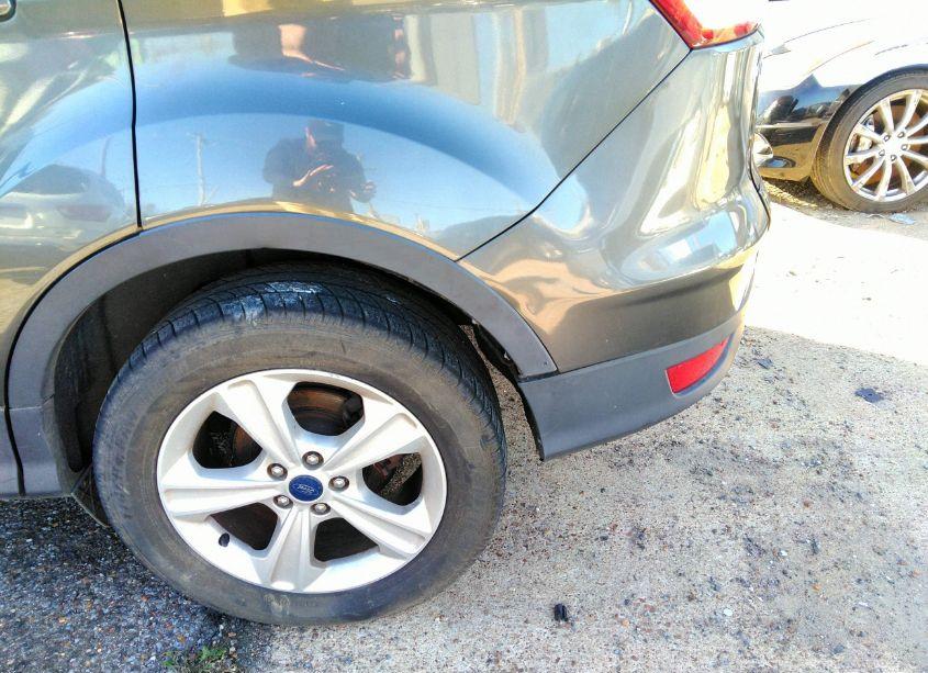 Photo 6 of 2016 Ford Escape SE (VIN 1FMCU9GX6GUA71646)