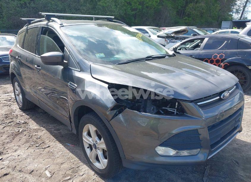 2016 Ford Escape SE (VIN 1FMCU9GX6GUB27794) main photo