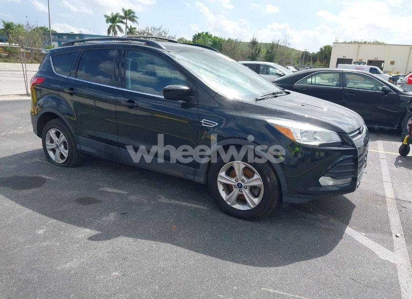 2016 Ford Escape SE (VIN 1FMCU9GX6GUC03787) main photo