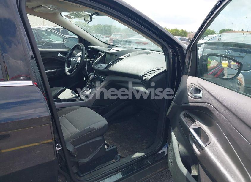 Photo 5 of 2016 Ford Escape SE (VIN 1FMCU9GX6GUC03787)