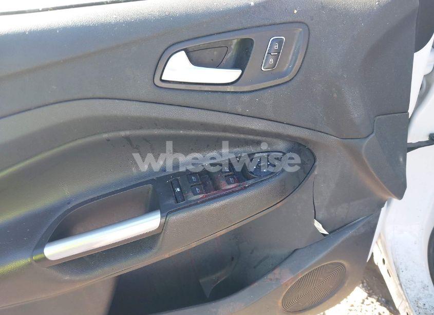 Photo 16 of 2016 Ford Escape SE (VIN 1FMCU9GX6GUC54965)