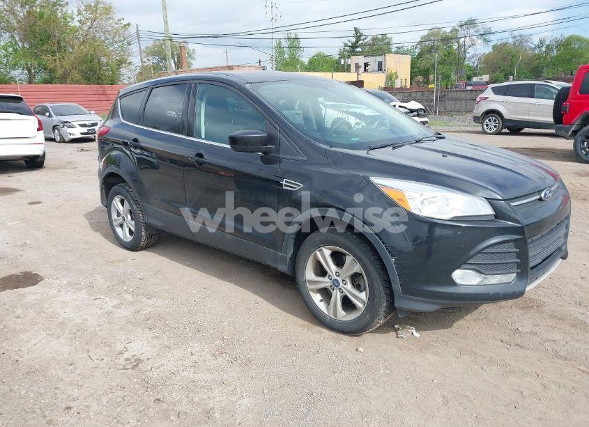 2015 Ford Escape SE (VIN 1FMCU9GX7FUA77213) main photo
