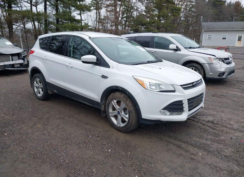 2016 Ford Escape SE (VIN 1FMCU9GX7GUA94059) main photo