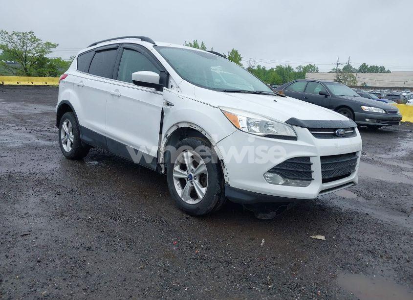 2016 Ford Escape SE (VIN 1FMCU9GX7GUB33507) main photo