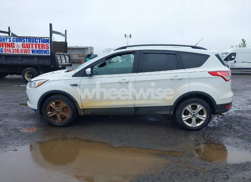 Photo 15 of 2016 Ford Escape SE (VIN 1FMCU9GX7GUB33507)