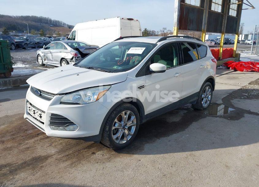 Photo 2 of 2016 Ford Escape SE (VIN 1FMCU9GX7GUB86997)