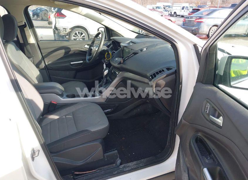 Photo 5 of 2016 Ford Escape SE (VIN 1FMCU9GX7GUB86997)