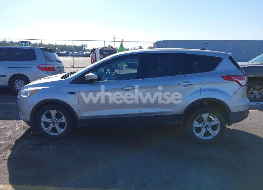 Photo 13 of 2016 Ford Escape SE (VIN 1FMCU9GX7GUC81477)