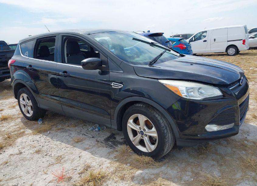 2015 Ford Escape SE (VIN 1FMCU9GX8FUA98460) main photo