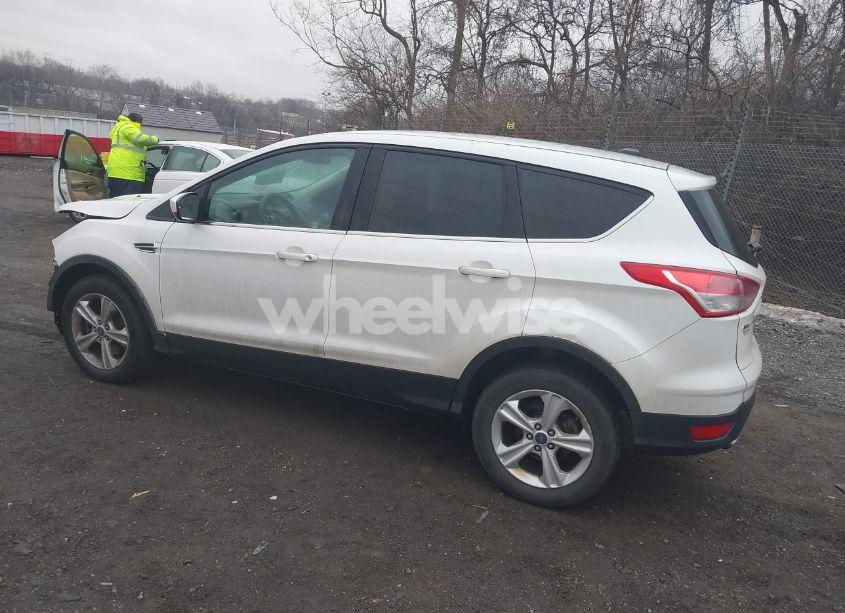 Photo 3 of 2016 Ford Escape SE (VIN 1FMCU9GX8GUA25591)