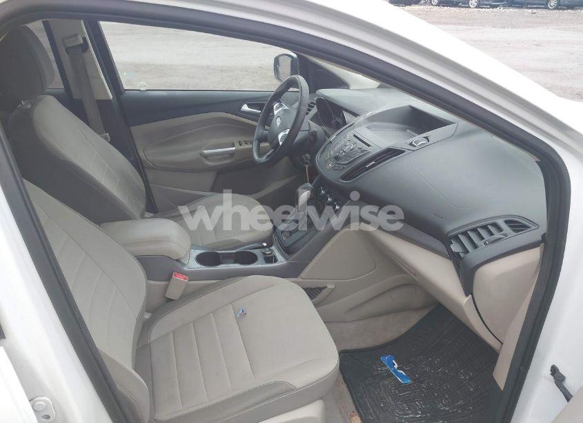 Photo 5 of 2016 Ford Escape SE (VIN 1FMCU9GX8GUA25591)