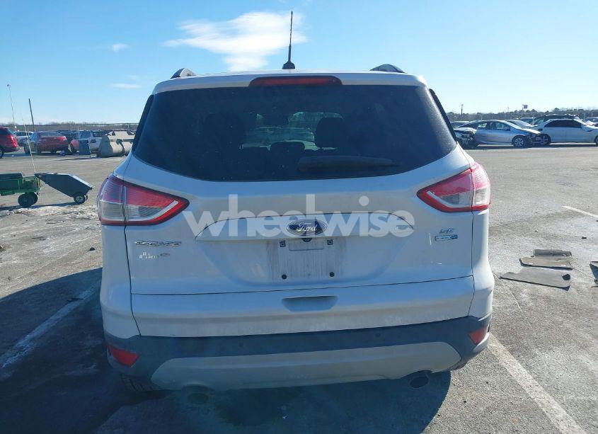 Photo 16 of 2016 Ford Escape SE (VIN 1FMCU9GX8GUA88657)