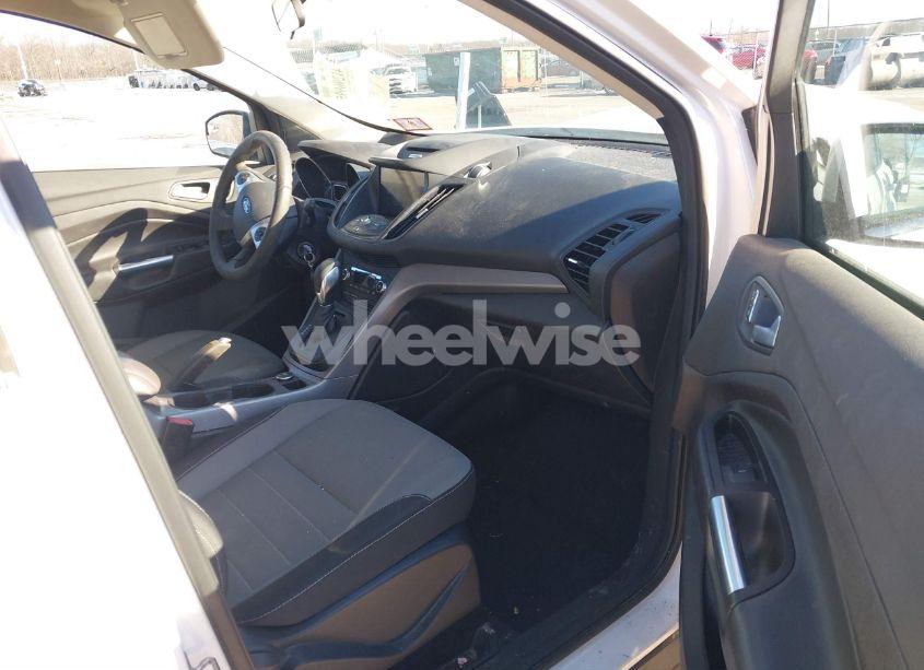 Photo 5 of 2016 Ford Escape SE (VIN 1FMCU9GX8GUA88657)