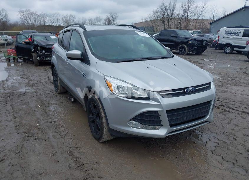 2016 Ford Escape SE (VIN 1FMCU9GX8GUB33192) main photo