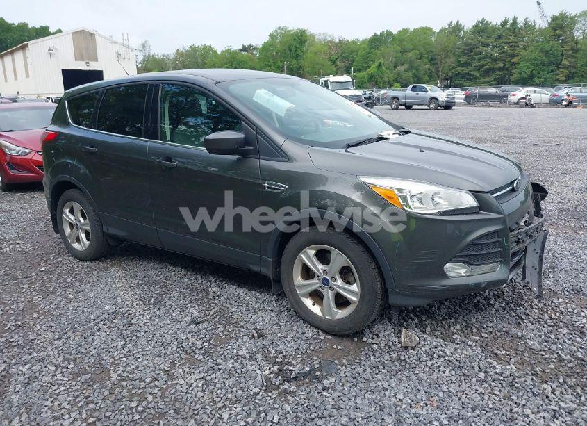 2016 Ford Escape SE (VIN 1FMCU9GX8GUB42300) main photo