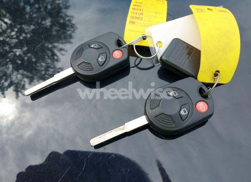 Photo 11 of 2016 Ford Escape SE (VIN 1FMCU9GX8GUB42300)