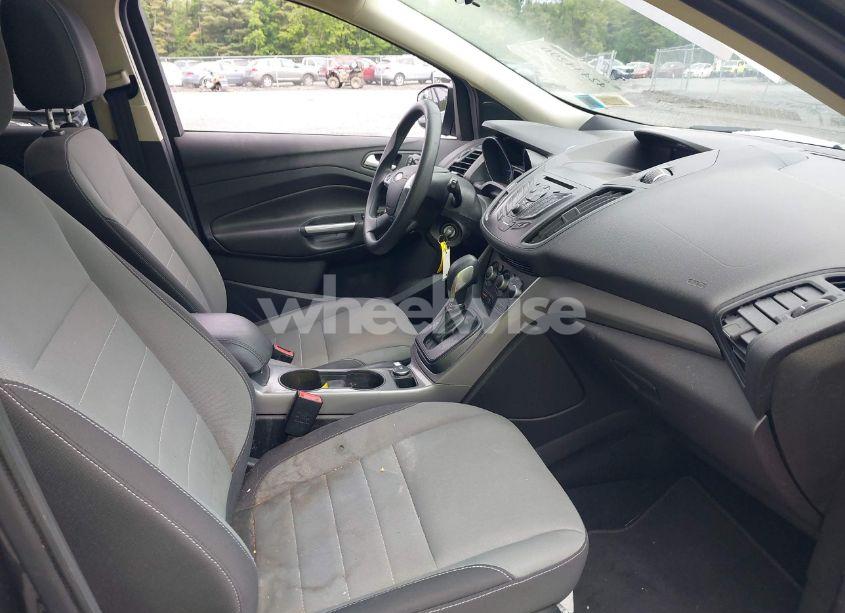 Photo 5 of 2016 Ford Escape SE (VIN 1FMCU9GX8GUB42300)