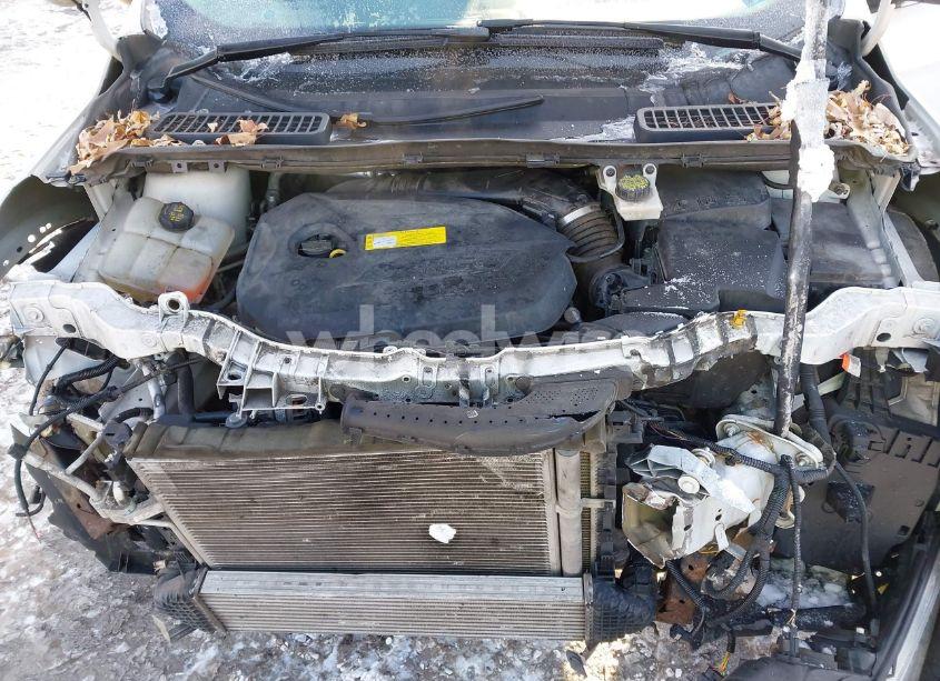 Photo 10 of 2016 Ford Escape SE (VIN 1FMCU9GX8GUB90704)