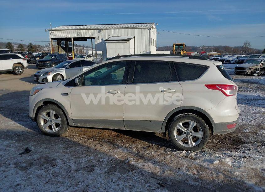 Photo 15 of 2016 Ford Escape SE (VIN 1FMCU9GX8GUB90704)