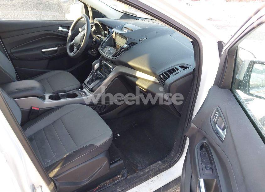 Photo 5 of 2016 Ford Escape SE (VIN 1FMCU9GX8GUB90704)