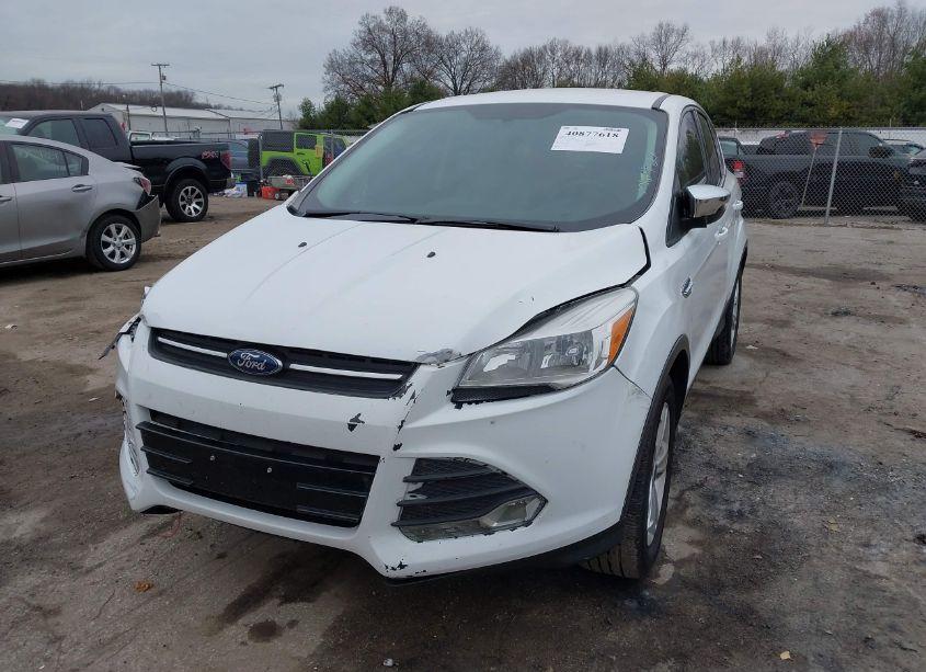 Photo 2 of 2013 Ford Escape SE (VIN 1FMCU9GX9DUD71595)