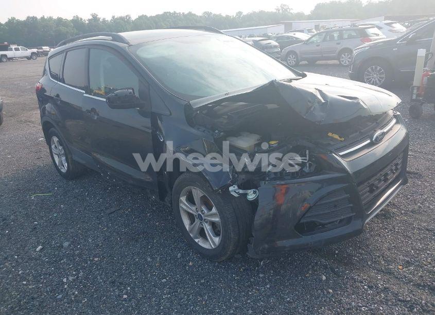 2015 Ford Escape SE (VIN 1FMCU9GX9FUA21483) main photo