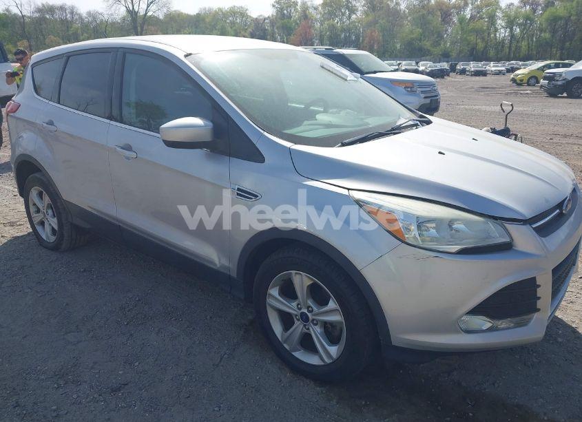 2015 Ford Escape SE (VIN 1FMCU9GX9FUC19545) main photo