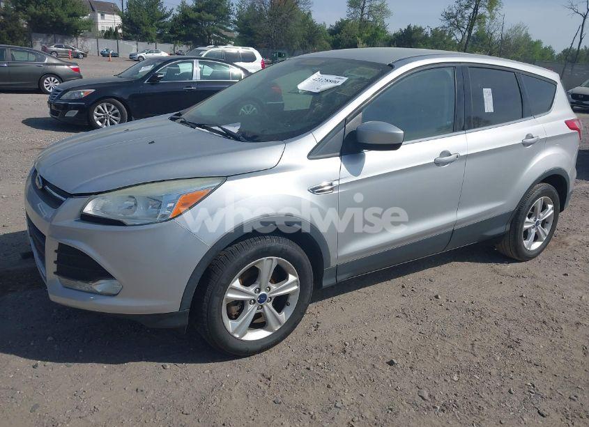 Photo 2 of 2015 Ford Escape SE (VIN 1FMCU9GX9FUC19545)