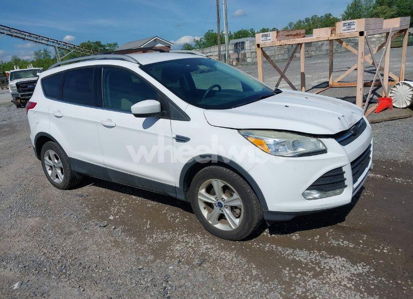 2016 Ford Escape SE (VIN 1FMCU9GX9GUA76601) main photo