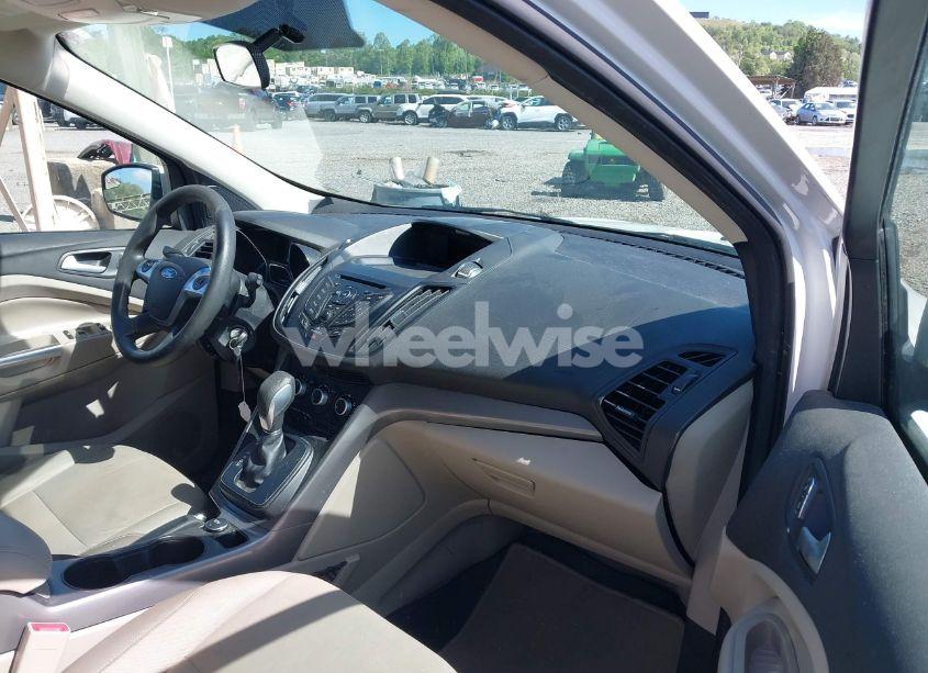 Photo 5 of 2016 Ford Escape SE (VIN 1FMCU9GX9GUA76601)