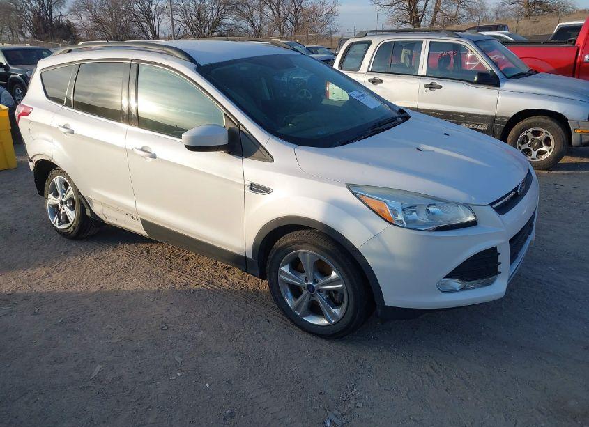 2016 Ford Escape SE (VIN 1FMCU9GX9GUB92042) main photo