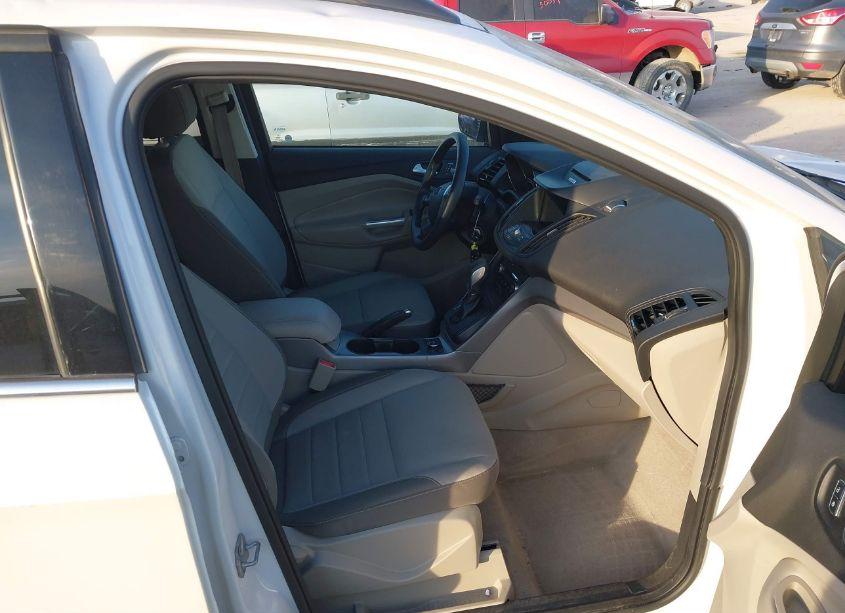 Photo 5 of 2016 Ford Escape SE (VIN 1FMCU9GX9GUB92042)