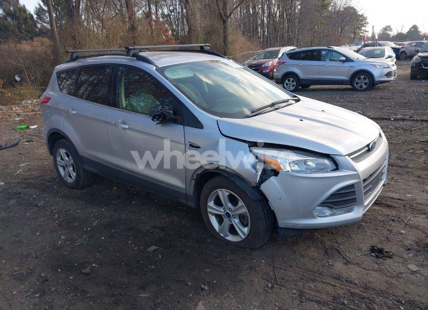 2016 Ford Escape SE (VIN 1FMCU9GX9GUC17103) main photo