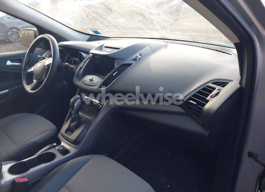 Photo 5 of 2016 Ford Escape SE (VIN 1FMCU9GX9GUC17103)