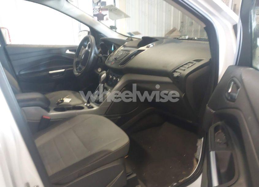 Photo 5 of 2016 Ford Escape SE (VIN 1FMCU9GX9GUC29588)