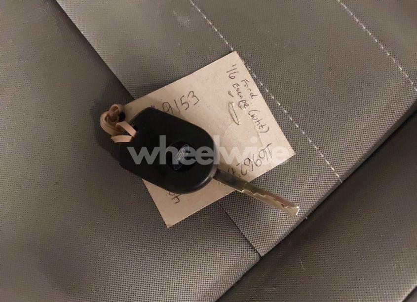 Photo 11 of 2016 Ford Escape SE (VIN 1FMCU9GX9GUC69153)