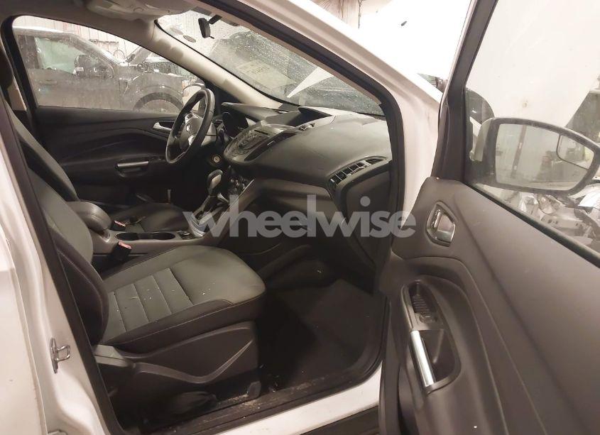 Photo 5 of 2016 Ford Escape SE (VIN 1FMCU9GX9GUC69153)