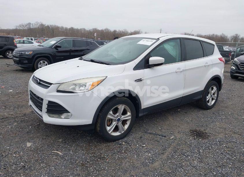 Photo 2 of 2013 Ford Escape SE (VIN 1FMCU9GXXDUD25032)