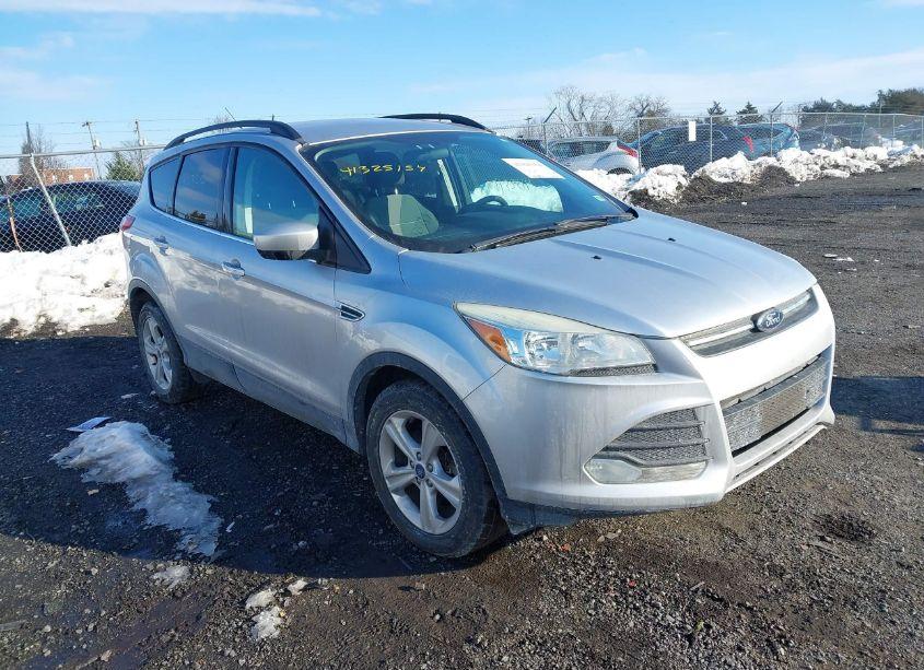 2015 Ford Escape SE (VIN 1FMCU9GXXFUA97102) main photo