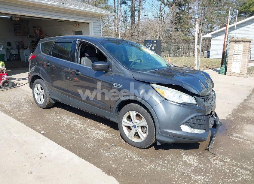 2015 Ford Escape SE (VIN 1FMCU9GXXFUB01598) main photo