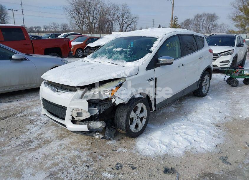 Photo 2 of 2015 Ford Escape SE (VIN 1FMCU9GXXFUB08230)