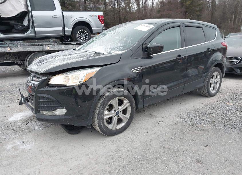 Photo 2 of 2015 Ford Escape SE (VIN 1FMCU9GXXFUB17896)
