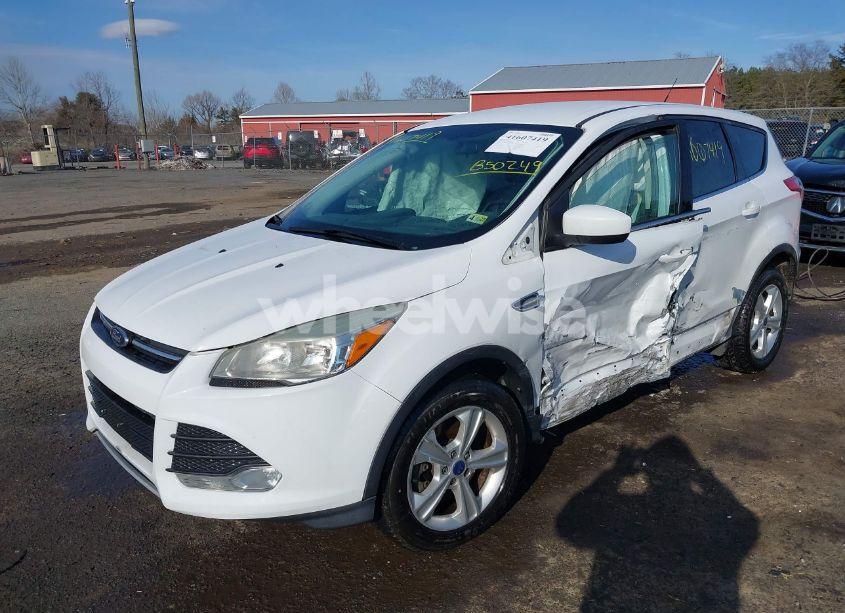 Photo 2 of 2015 Ford Escape SE (VIN 1FMCU9GXXFUB50249)