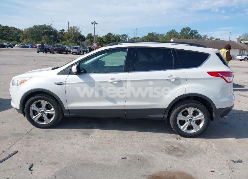 Photo 14 of 2015 Ford Escape SE (VIN 1FMCU9GXXFUB60599)