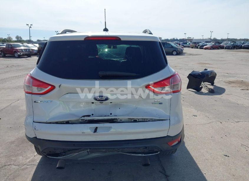 Photo 16 of 2015 Ford Escape SE (VIN 1FMCU9GXXFUB60599)