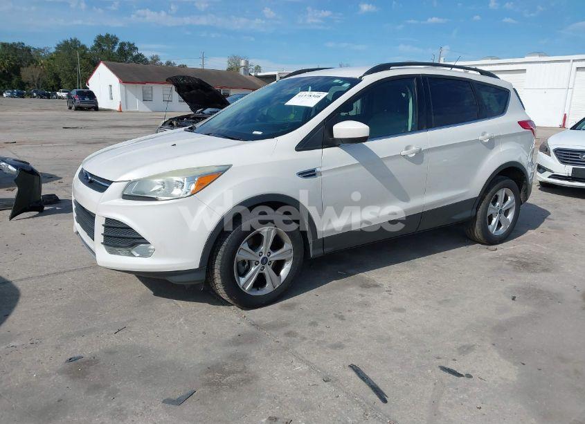 Photo 2 of 2015 Ford Escape SE (VIN 1FMCU9GXXFUB60599)