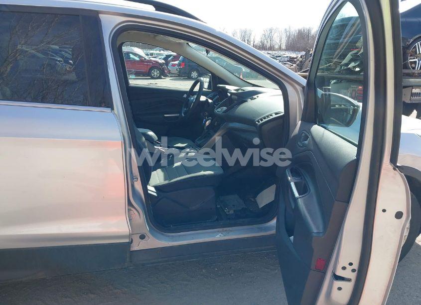 Photo 5 of 2016 Ford Escape SE (VIN 1FMCU9GXXGUA28718)