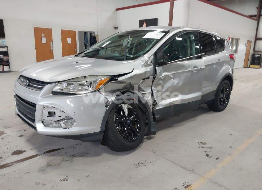 Photo 2 of 2016 Ford Escape SE (VIN 1FMCU9GXXGUA48452)