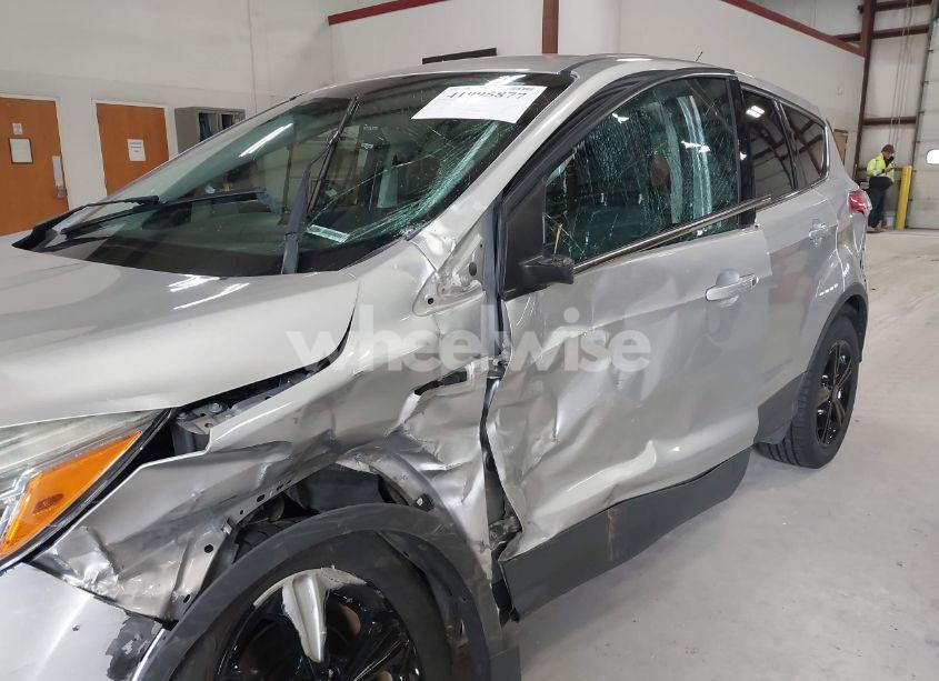 Photo 6 of 2016 Ford Escape SE (VIN 1FMCU9GXXGUA48452)