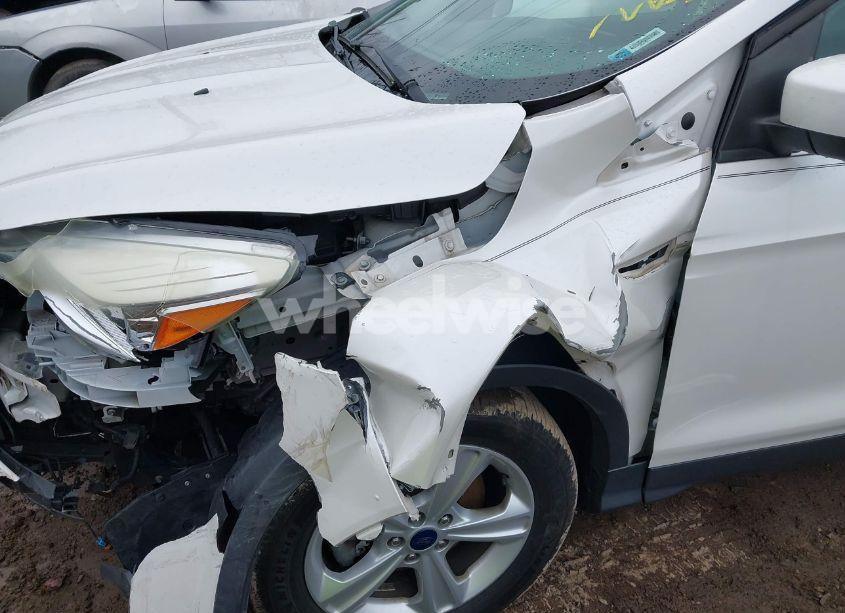 Photo 6 of 2016 Ford Escape SE (VIN 1FMCU9GXXGUA84299)